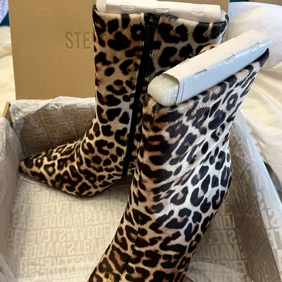 Steve Madden animal print toe boot. 9M. NWB. - Picture 8 of 9